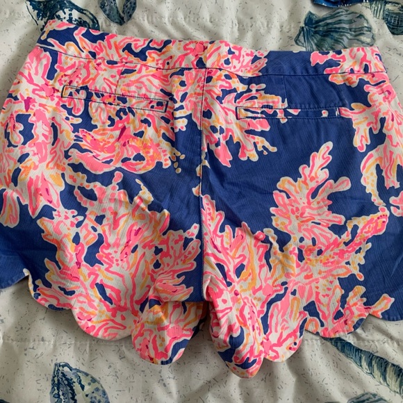 EUC Lilly Pulitzer Buttercup shorts size 10 - Picture 4 of 5